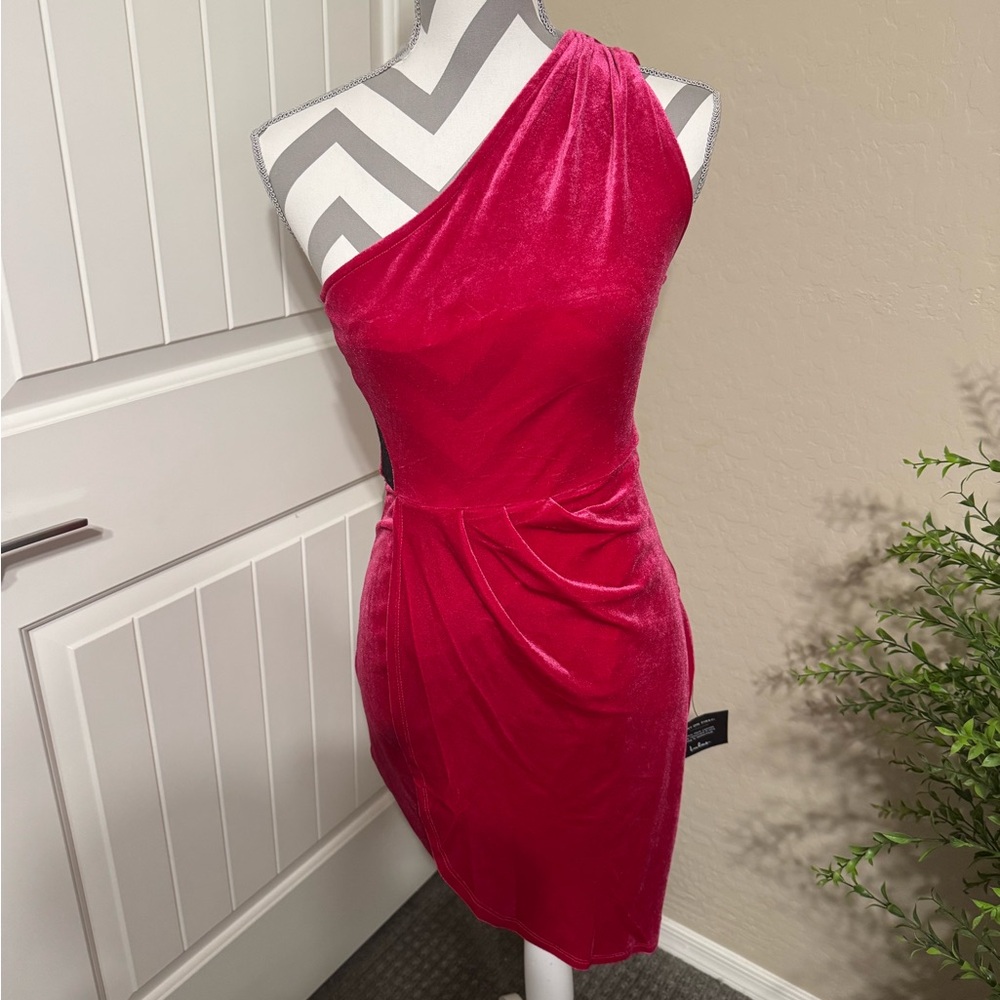 Elegant One-Shoulder Pink Velvet Dress